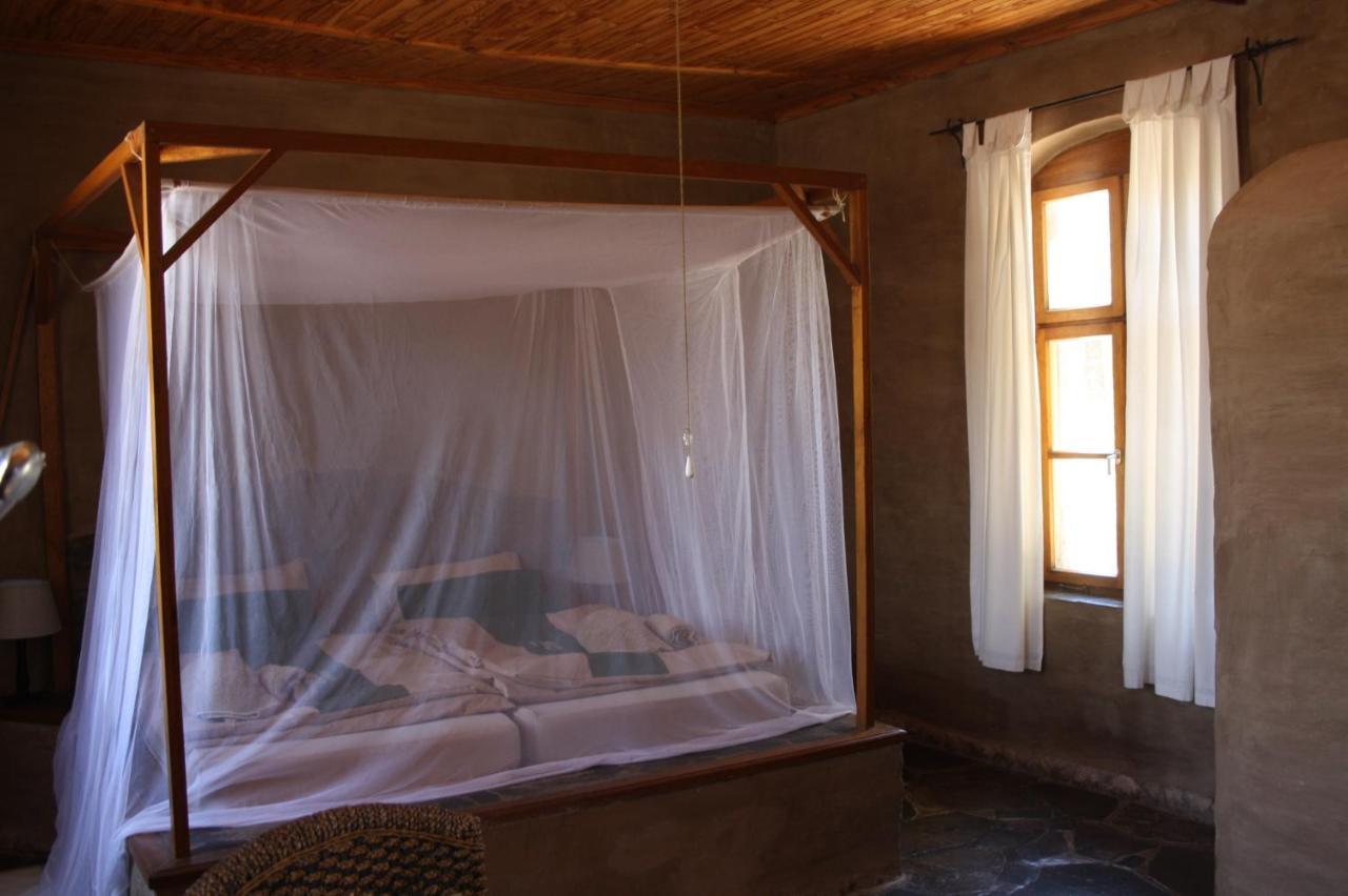 Fort Sesfontein Lodge&Safaris Exterior foto