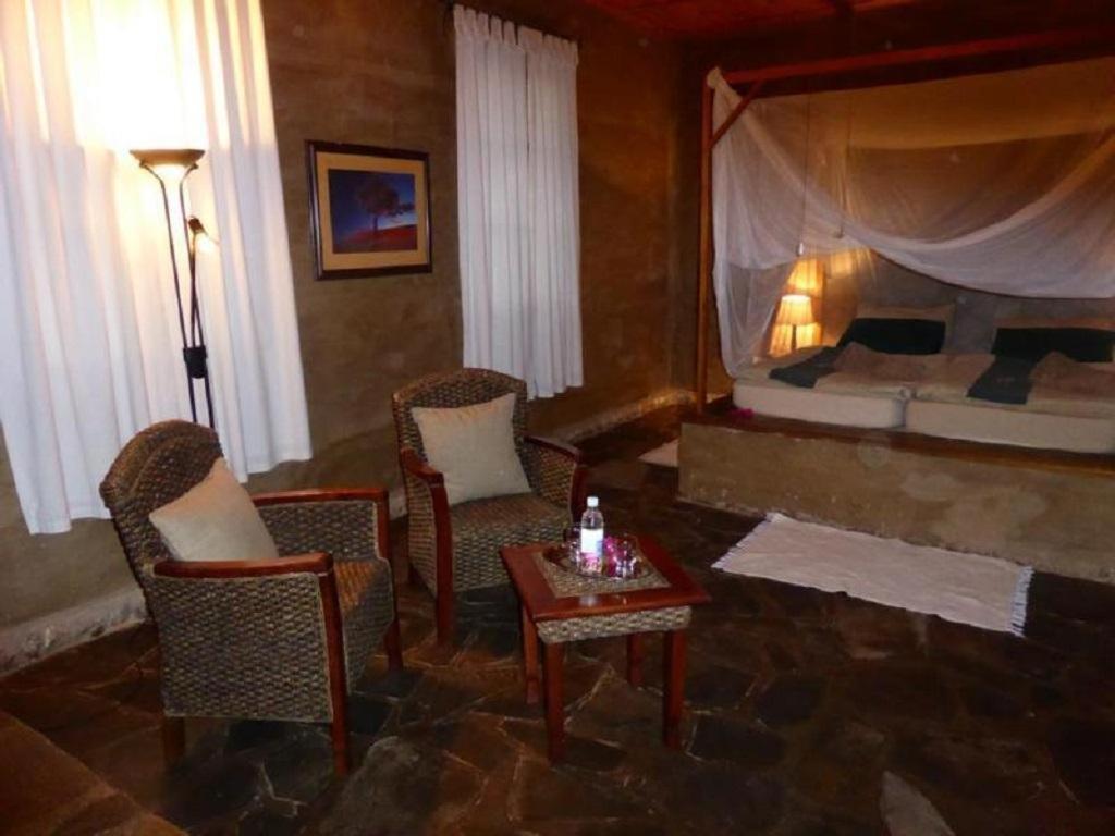 Fort Sesfontein Lodge&Safaris Exterior foto